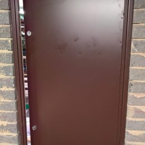 Abbeygate-locksmiths-security-engineers-installs-high-security-steel-door-step (11)